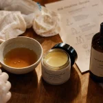 Double nettoyage visage : huile démaquillante puis nettoyant aqueux