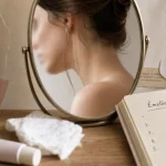 Eczéma sur visage : crème émolliente et paupières à surveiller