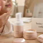 Soin visage enfant : crème douce sur les joues